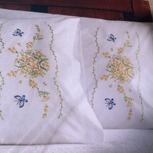 Bucilla double pillowcases. Yellow with‎ butterflies. G2